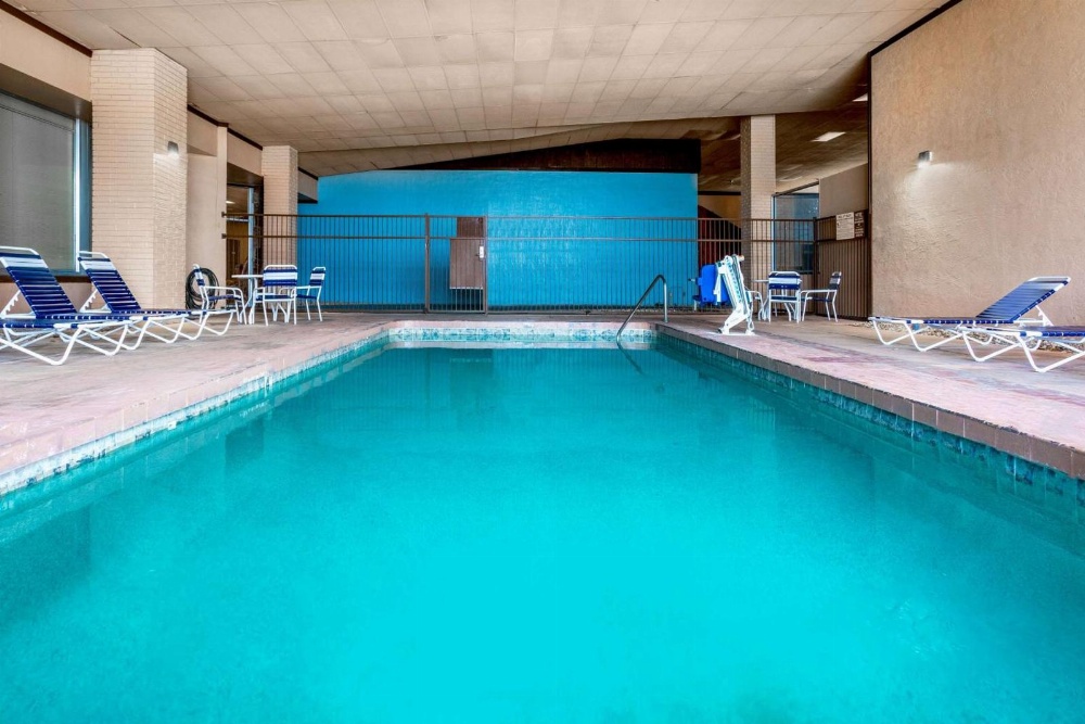 Days Inn & Suites by Wyndham Clovis