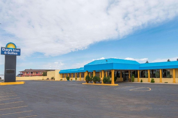 Days Inn & Suites by Wyndham Clovis Main image