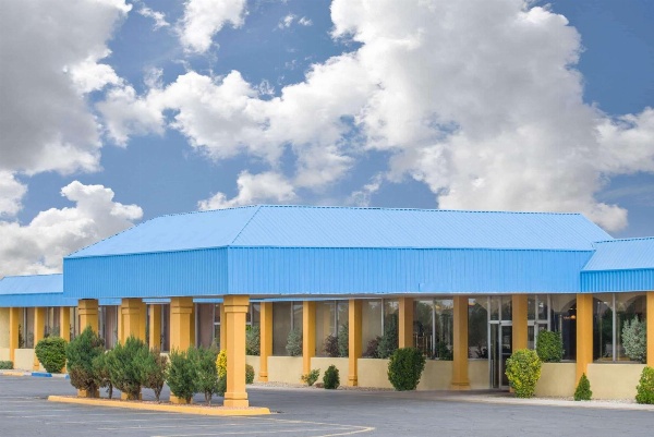 Days Inn & Suites by Wyndham Clovis Main image